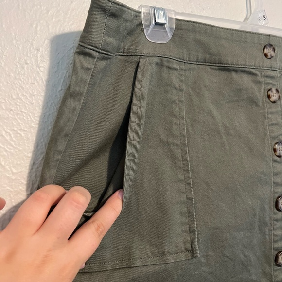 Loft Outlet Women’s Mini Skirt Olive Green Khaki Button Front Pockets Size 14 - Picture 3 of 6